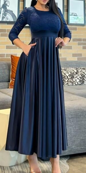 Vestido Azul Marino Con Blonda